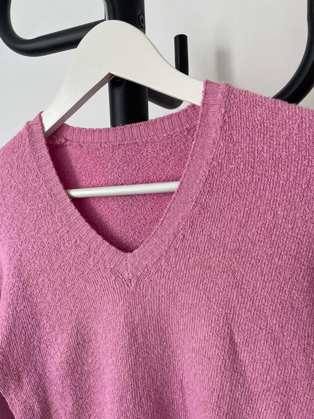 Petit pull rose enfant.
